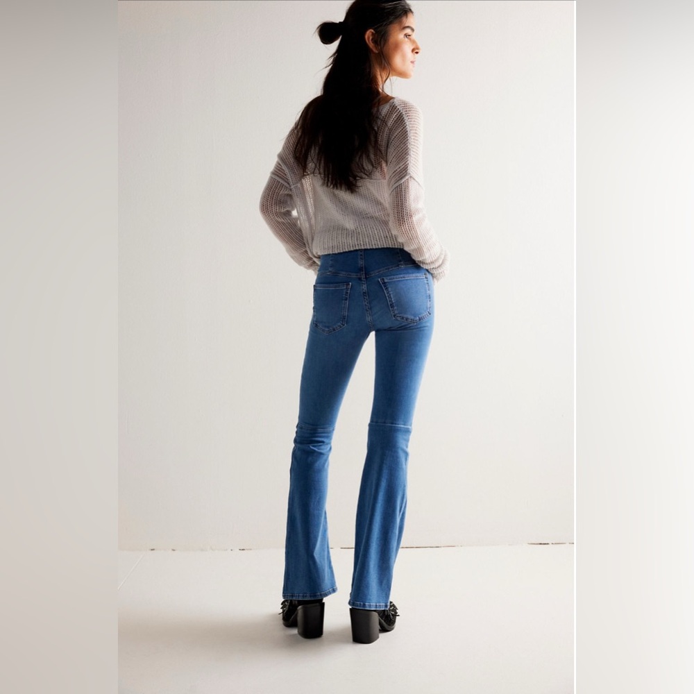 Free people Penny pull-on flare jeans . - Picture 4 of 8